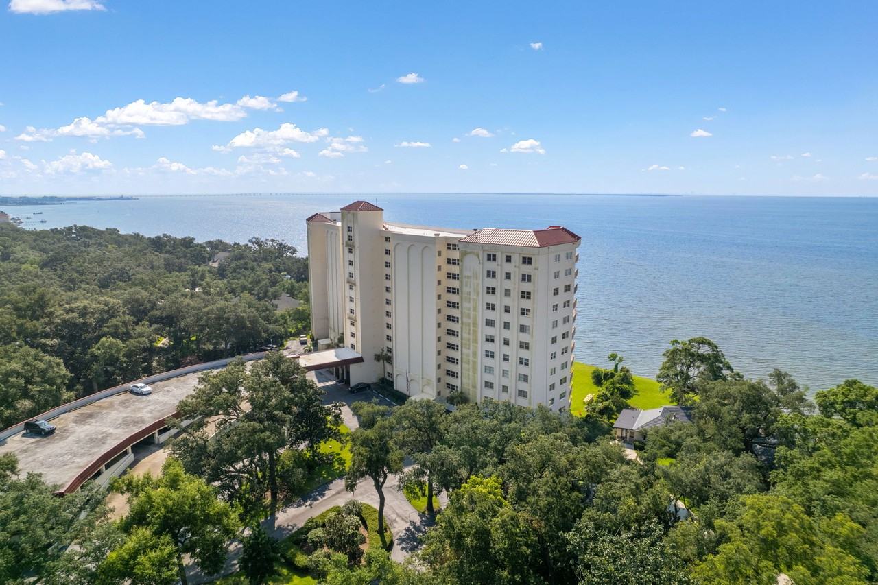 615 Bayshore Dr #102 - Photo 3 of 42