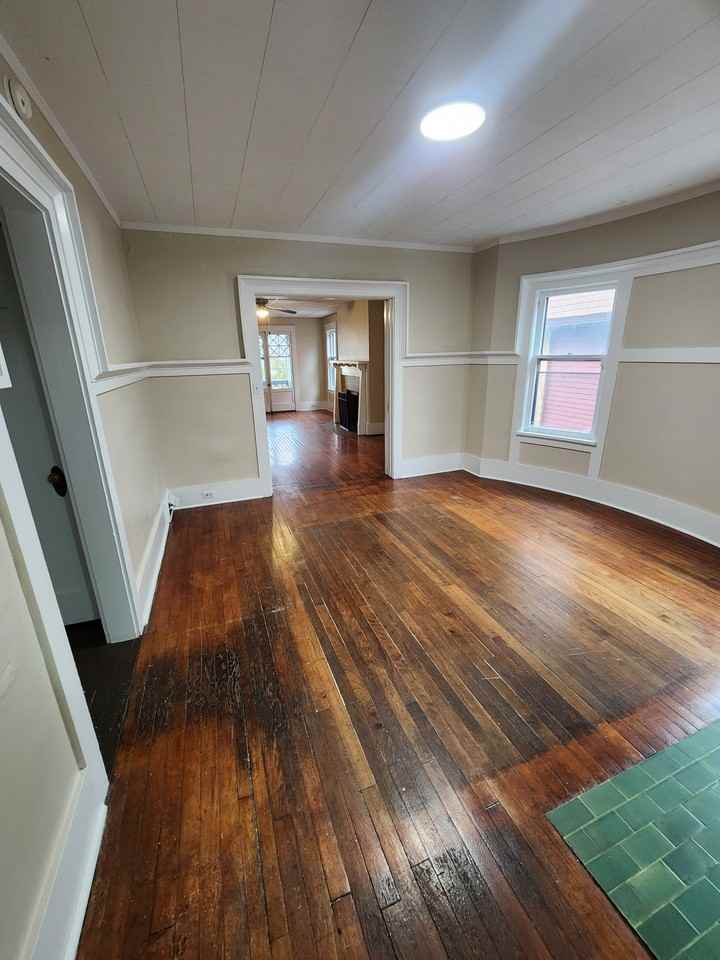 523 West 9th Street - Photo 3 of 16