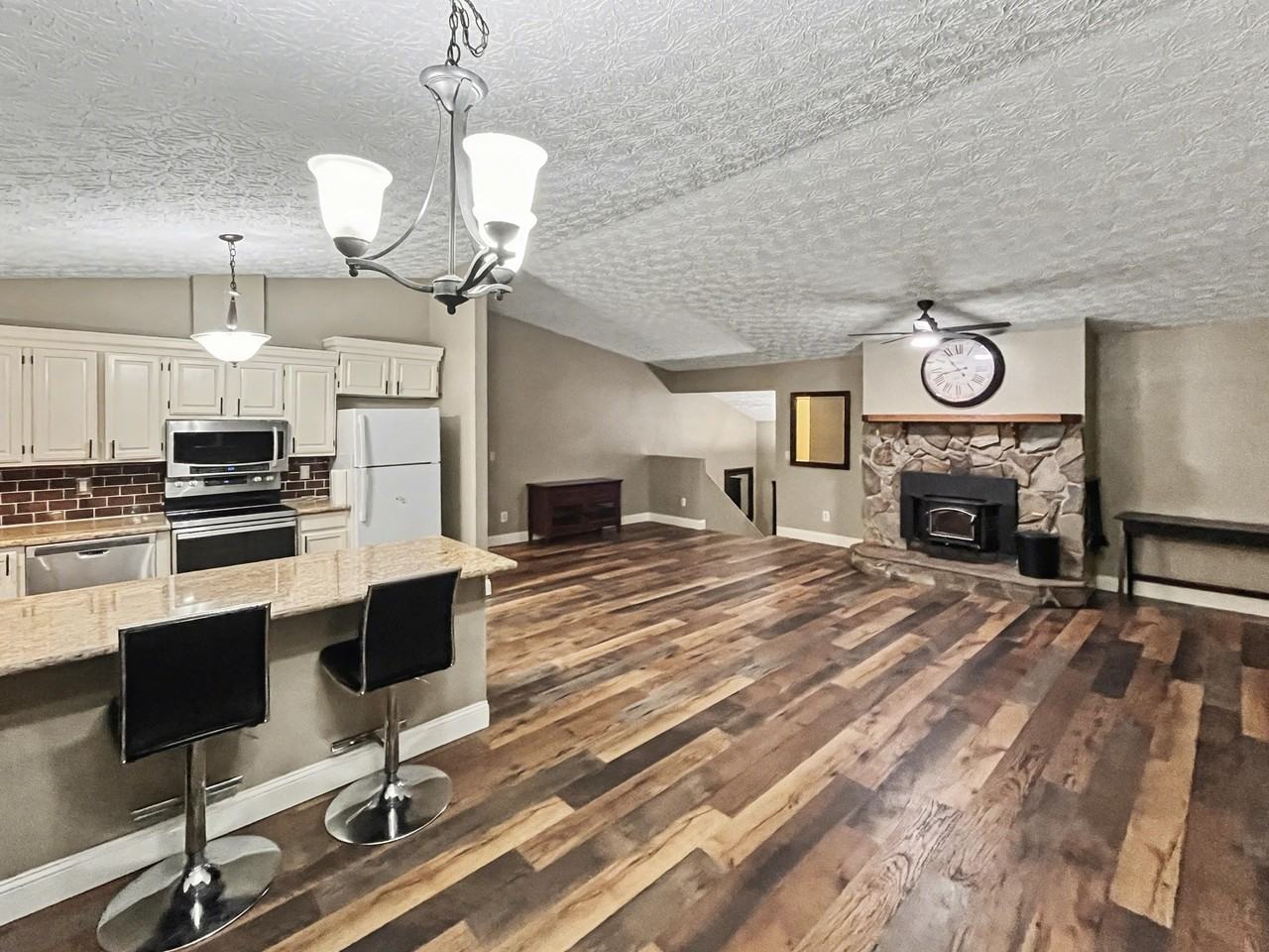 6920 Viburnum Drive - Photo 2 of 8