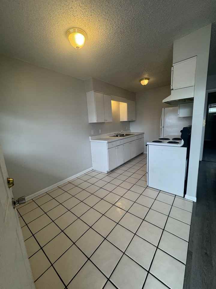 Riviera Apartments - Photo 3 of 10