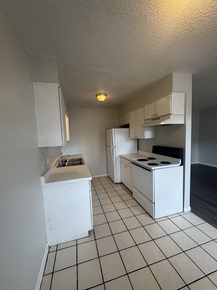 Riviera Apartments - Photo 4 of 10