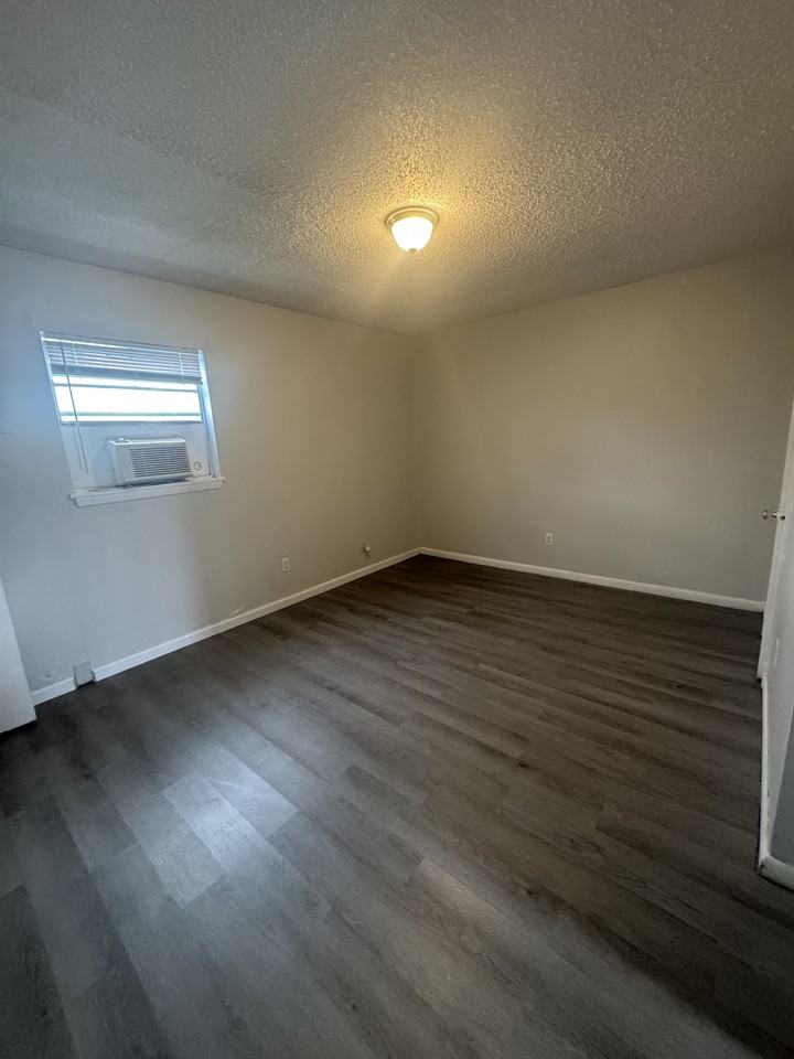 Riviera Apartments - Photo 5 of 10