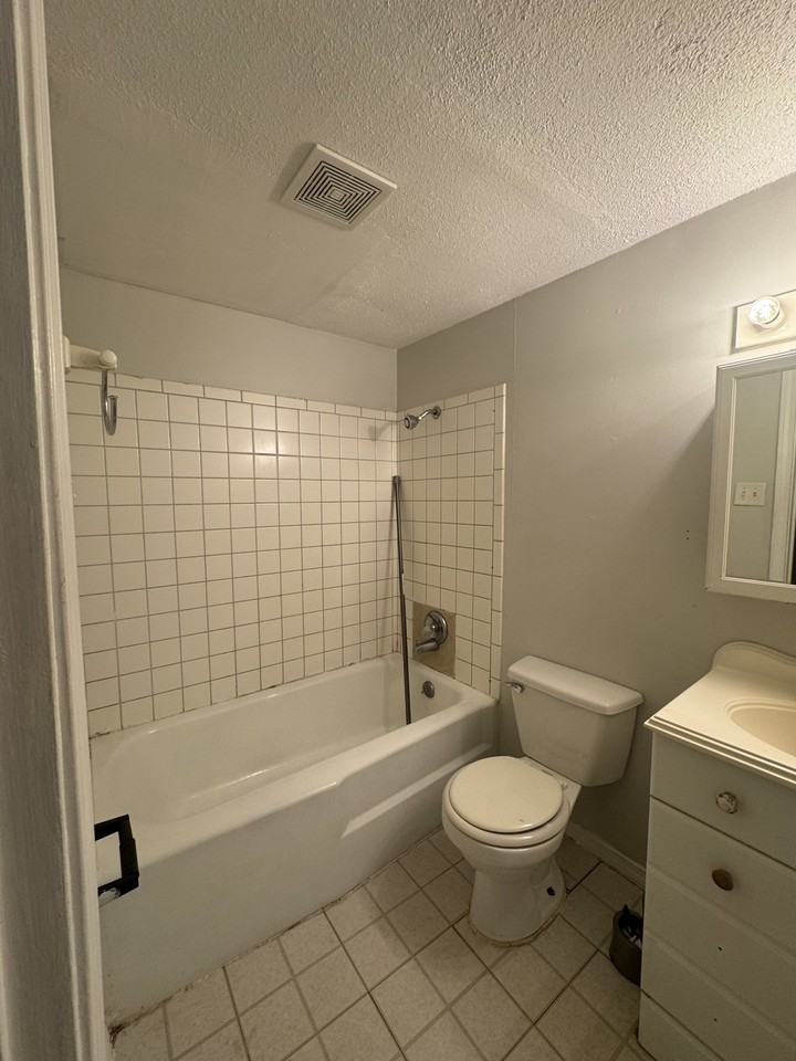 Riviera Apartments - Photo 7 of 10