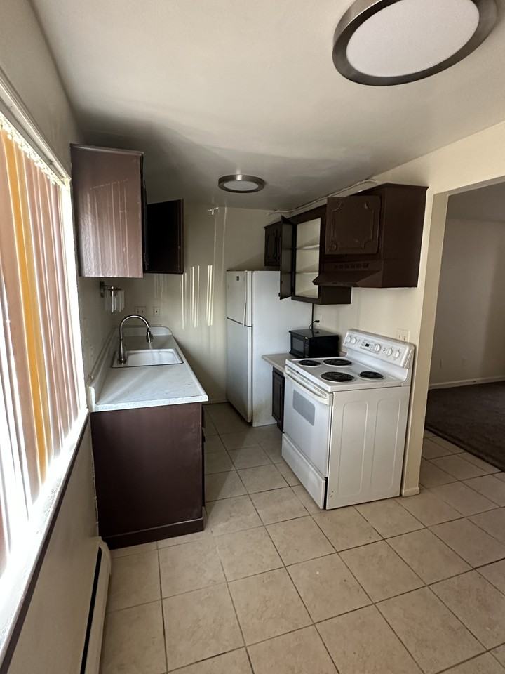 12775 Plymouth Rd - Photo 5 of 25