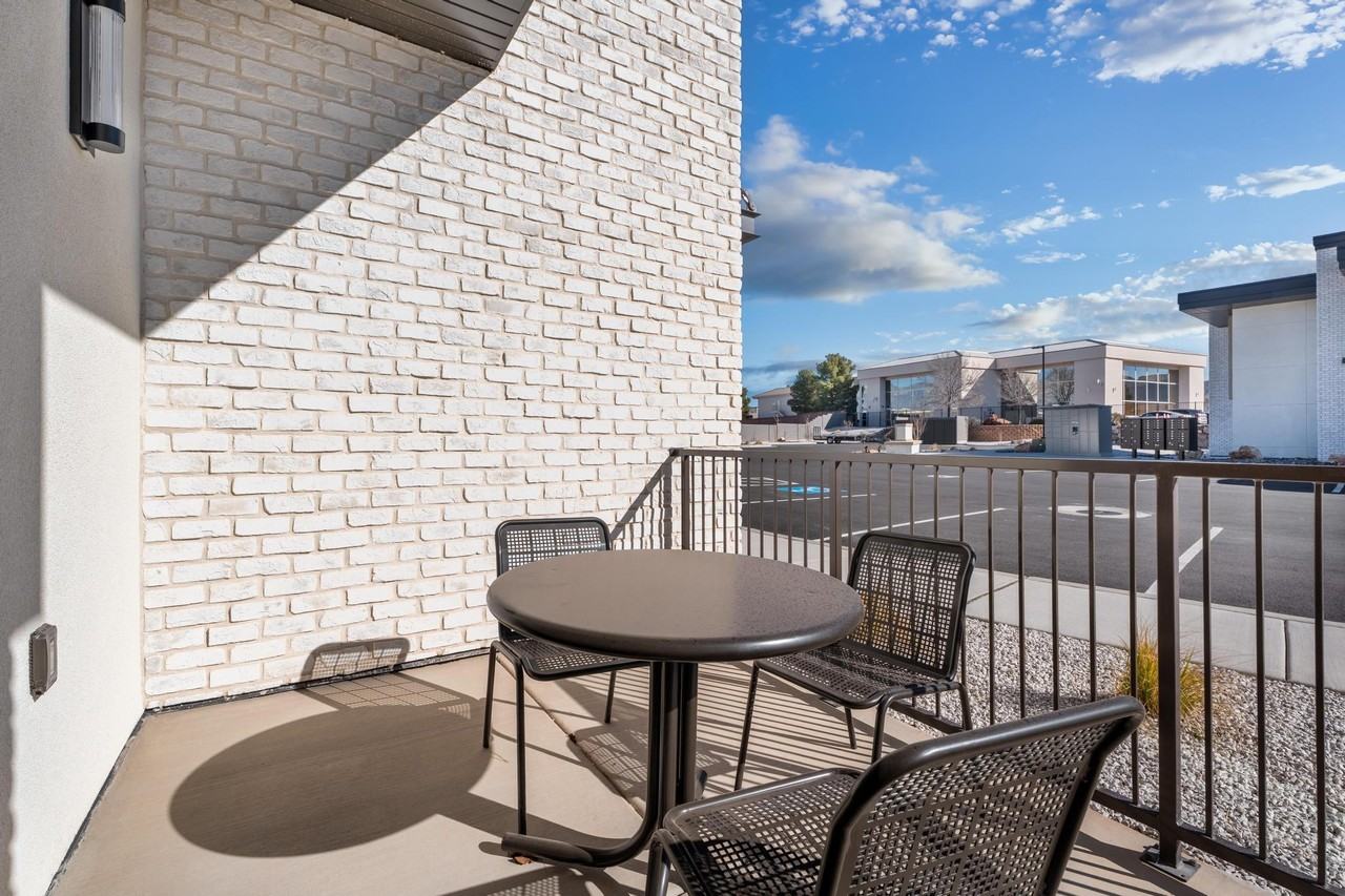 Mountain View Apartments - Photo 4 of 50