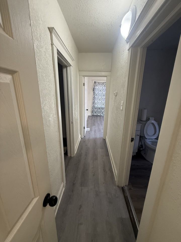 3206 East 11th Street - Photo 7 of 20