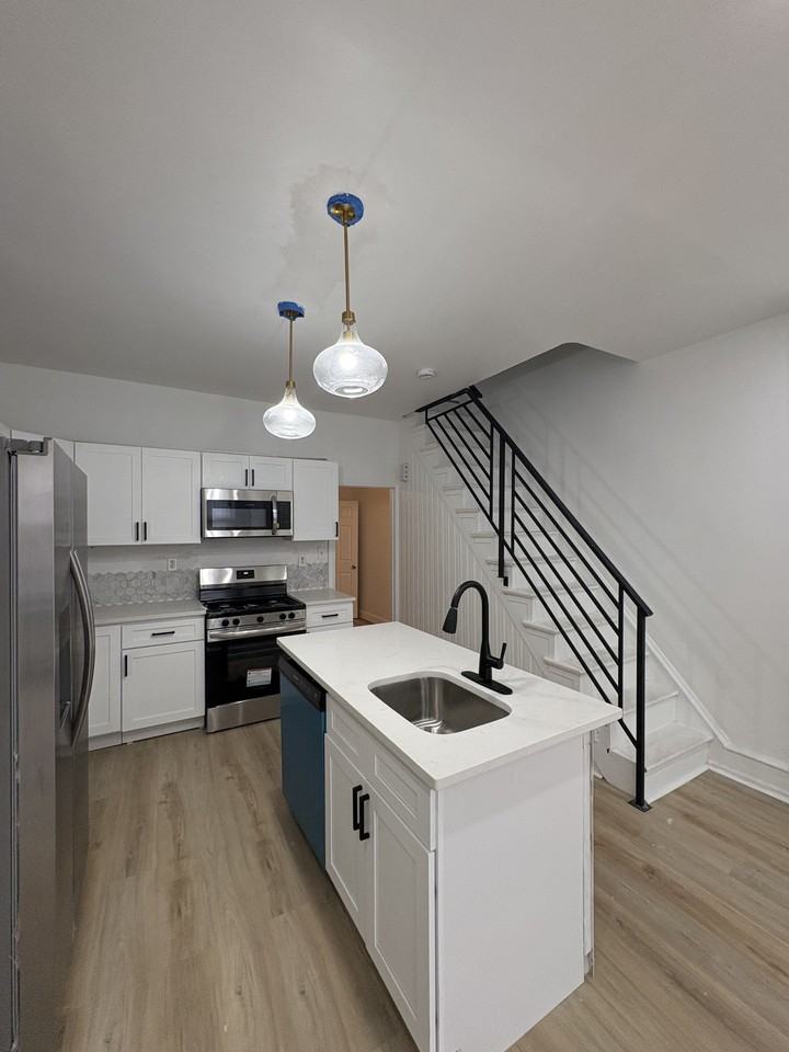 2423 N Park Ave #1 - Photo 4 of 20