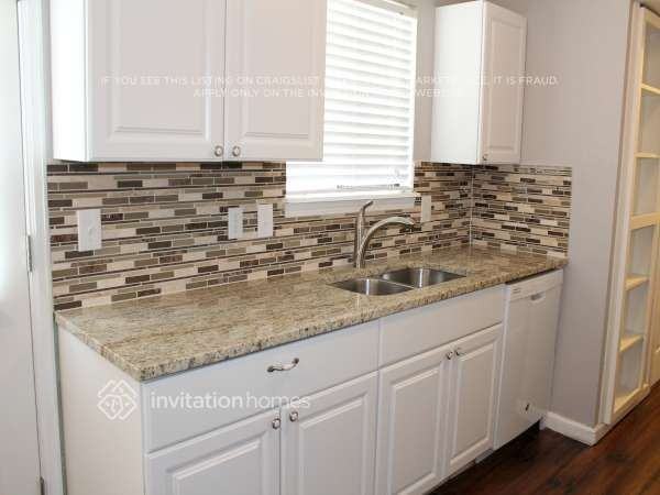 4744 S Salida St - Photo 6 of 14