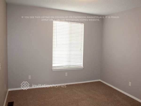 4744 S Salida St - Photo 4 of 8