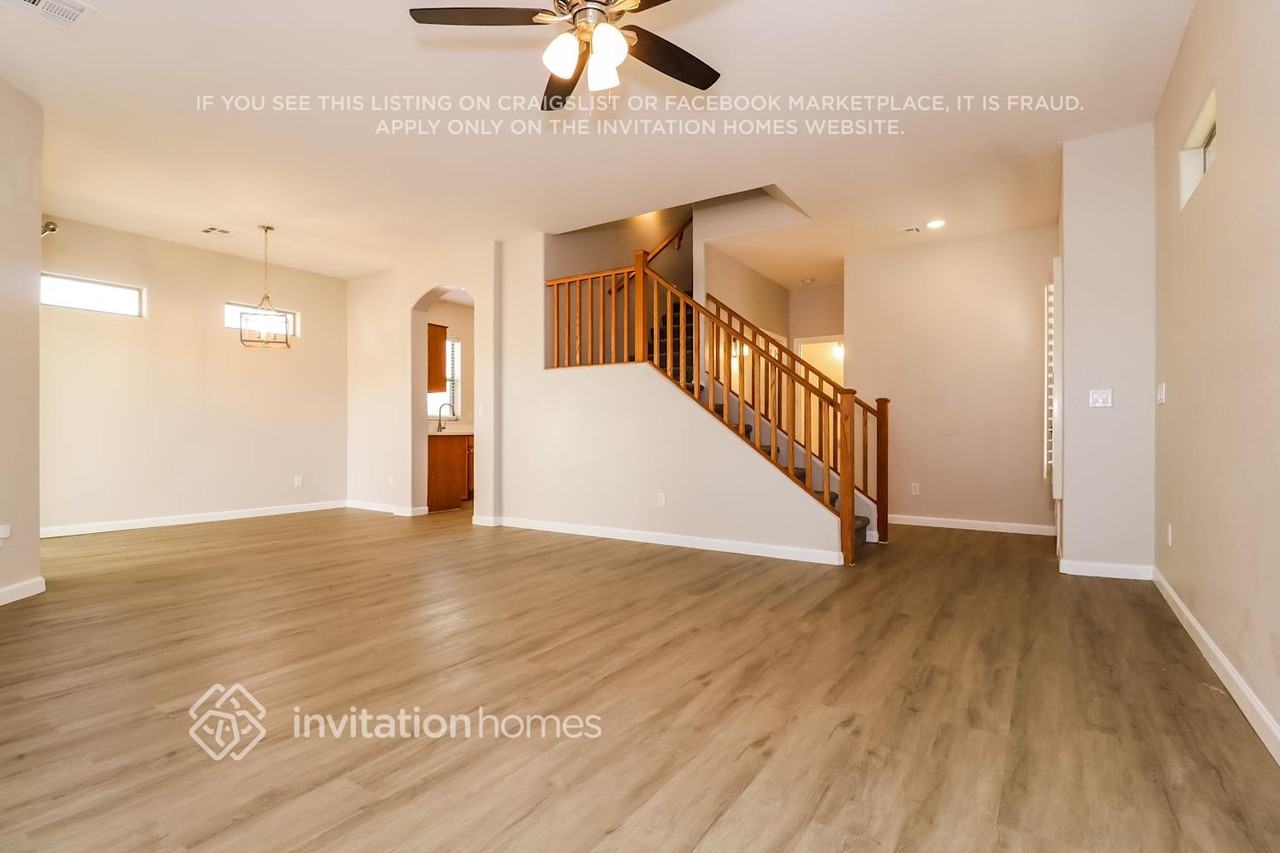 8932 W Grovers Ave - Photo 4 of 18