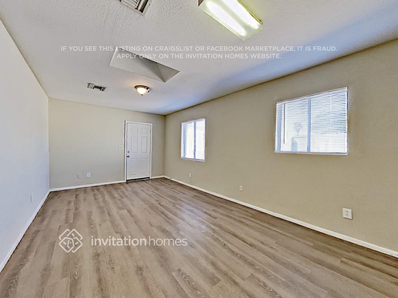 4126 N Mitchell St - Photo 3 of 18