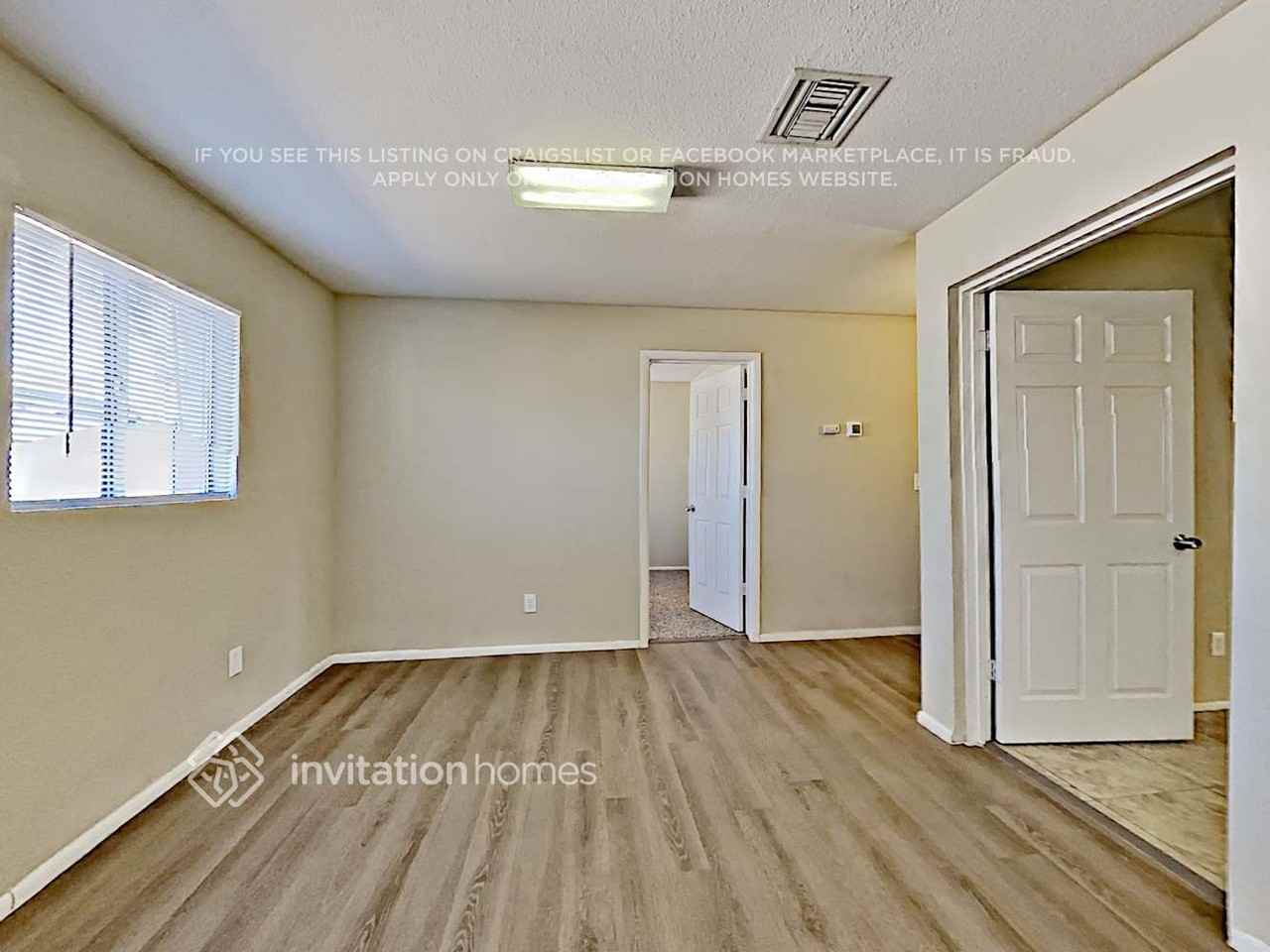 4126 N Mitchell St - Photo 4 of 18