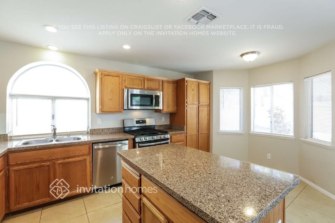 3053 Reef View St - Photo 7 of 16