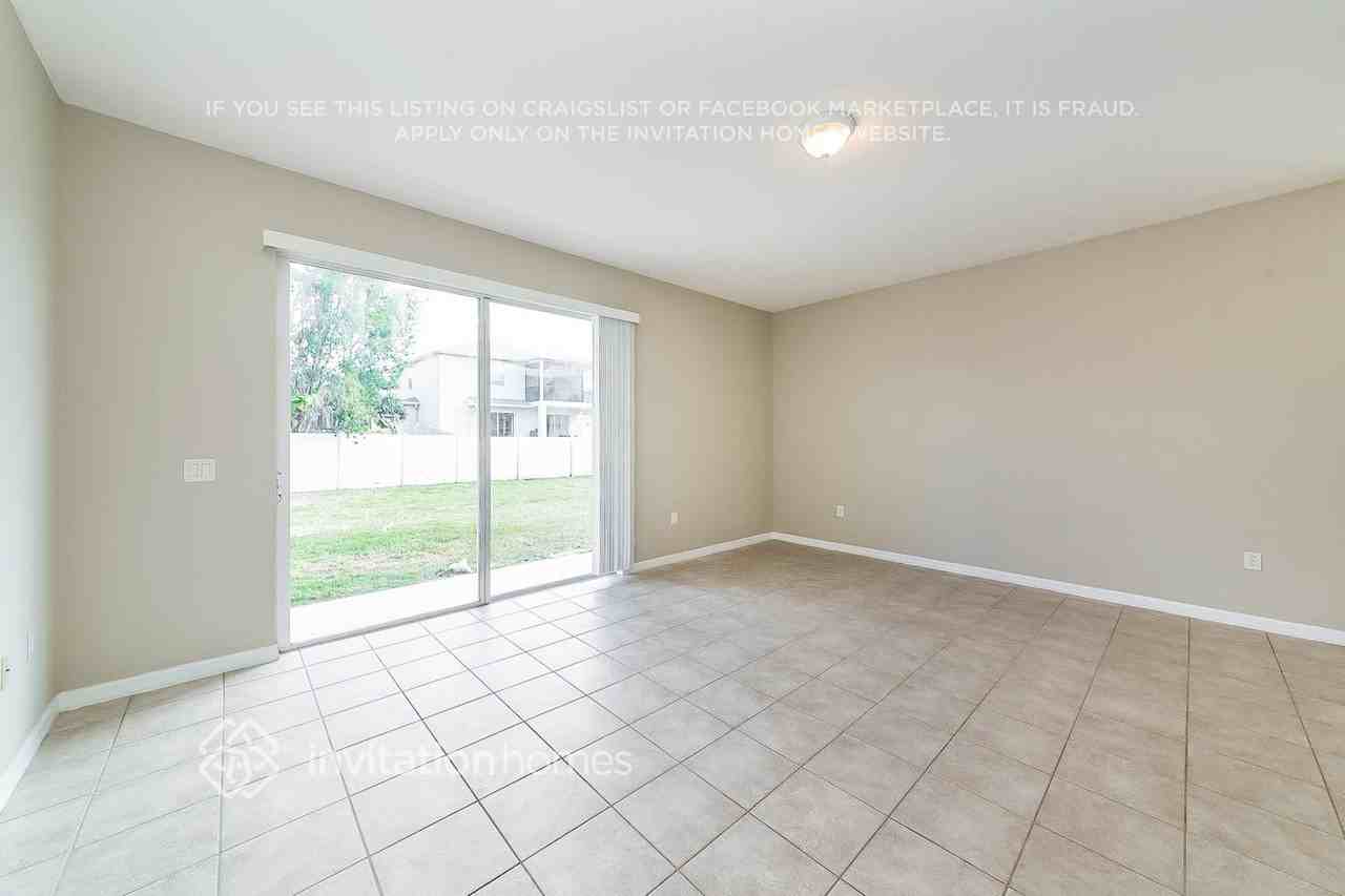 5923 Willows Bridge Loop - Photo 4 of 18