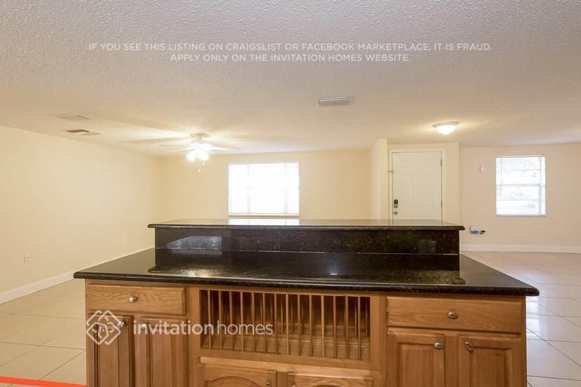 11811 Roselawn Ave - Photo 3 of 14