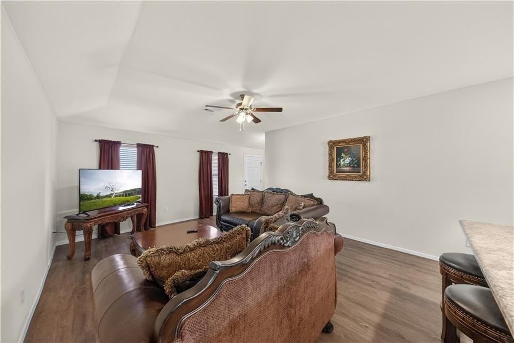 8110 Dogwood Dr - Photo 3 of 34