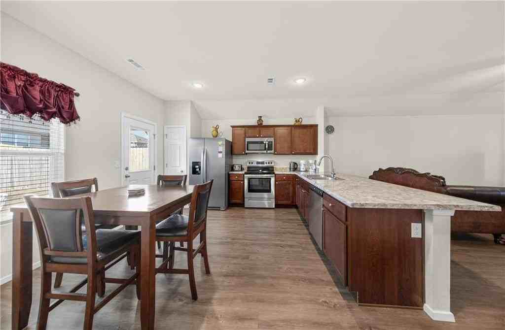 8110 Dogwood Dr - Photo 7 of 34