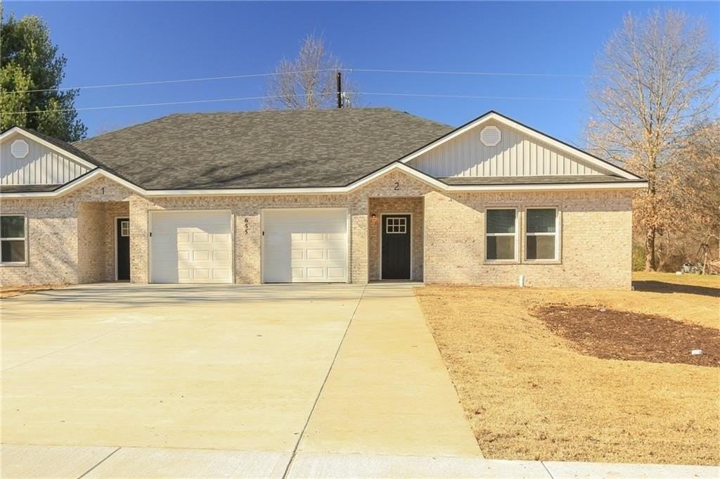 655 N Genevieve Ave #2