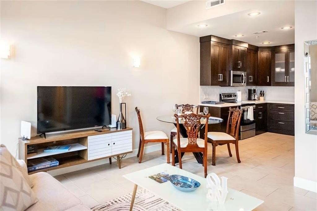 212  SE A  ST Unit #11 #11 - Photo 6 of 22