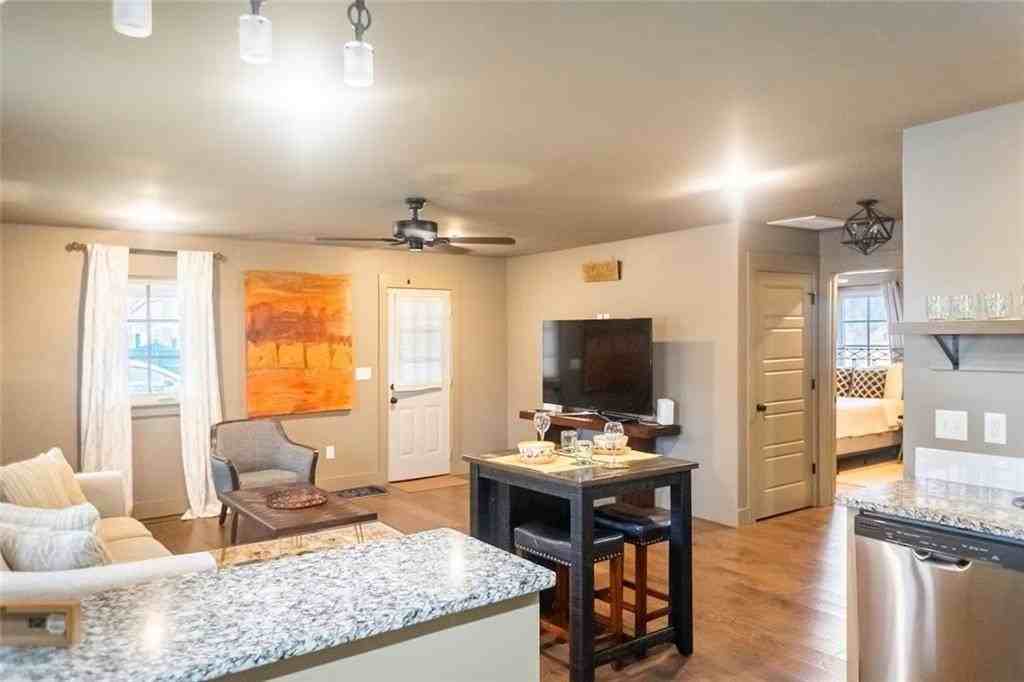 301 Nw F St - Photo 2 of 24