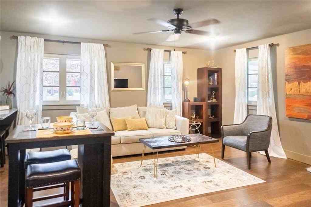 301 Nw F St - Photo 3 of 24