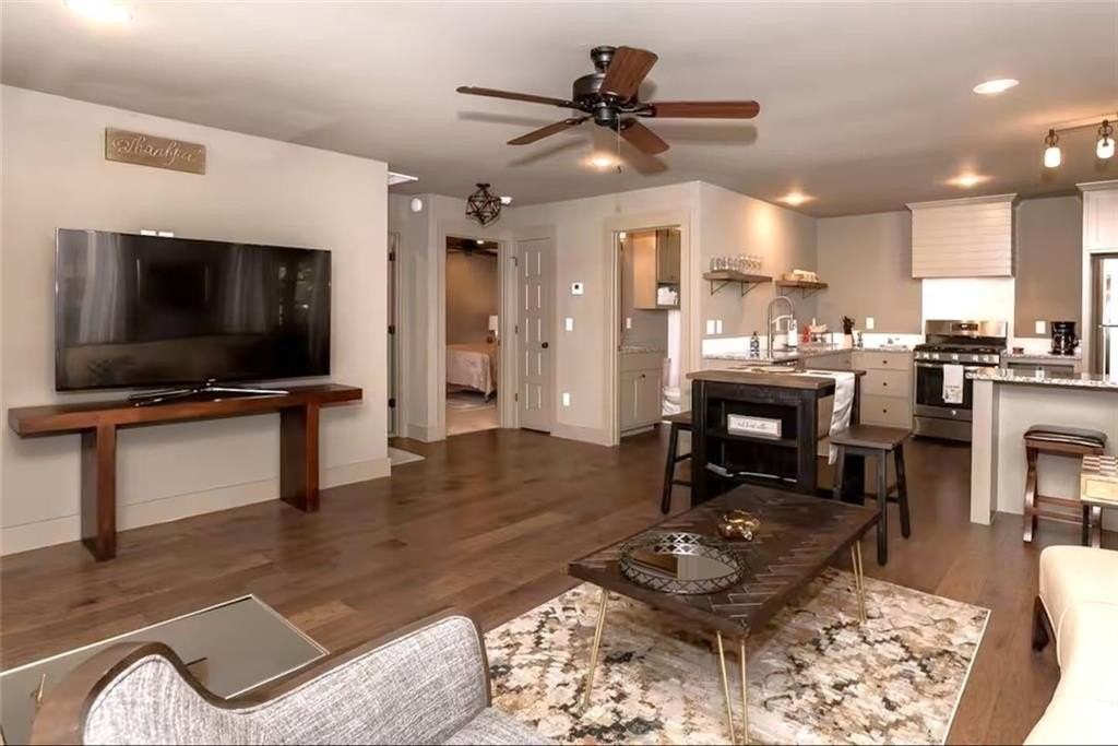 301 Nw F St - Photo 4 of 24