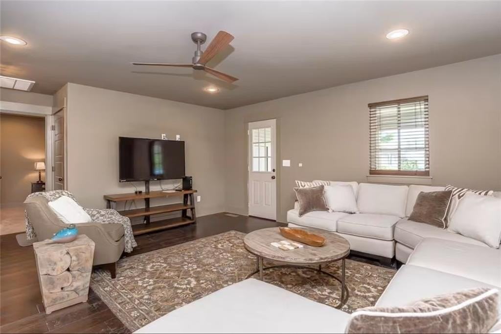 303 Nw F St - Photo 3 of 16