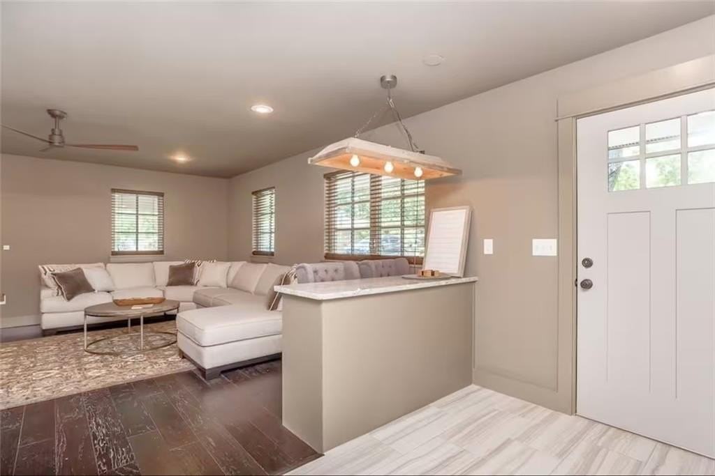 303 Nw F St - Photo 5 of 16