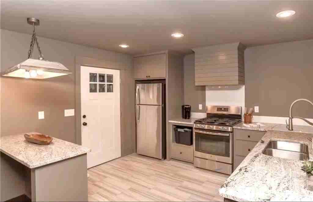 303 Nw F St - Photo 6 of 16