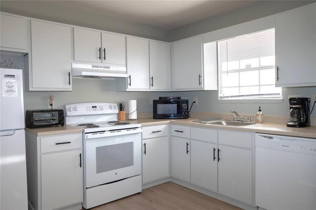 502  SE B  ST Unit #A #A - Photo 3 of 17