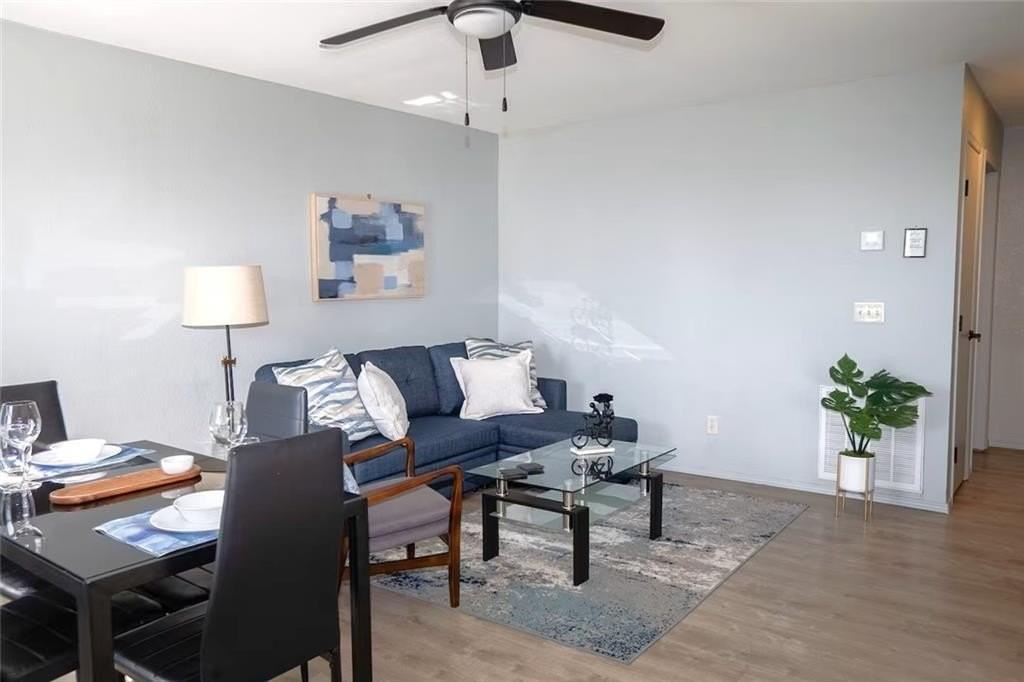 502  SE B  ST Unit #D #D - Photo 5 of 17