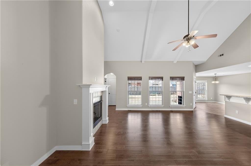 402 Sw Arch St - Photo 6 of 31