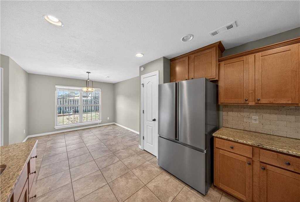 402 Sw Arch St - Photo 7 of 31