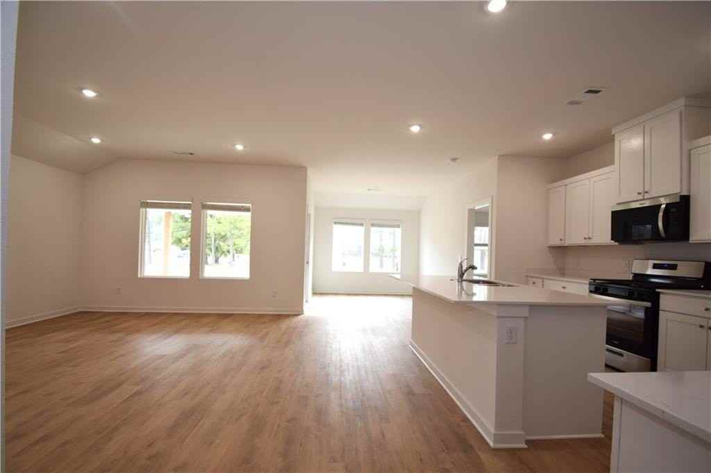 373 Florida Ave - Photo 3 of 27