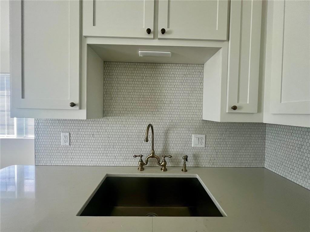 858 Nw B St - Photo 6 of 7