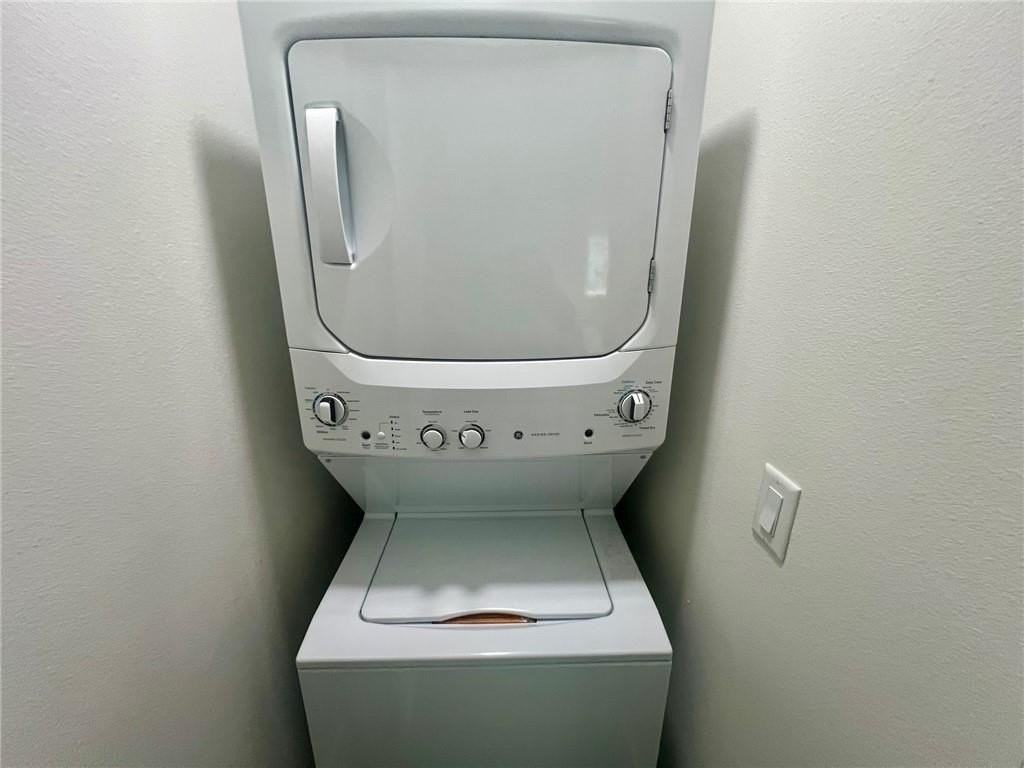 858 Nw B St - Photo 7 of 7