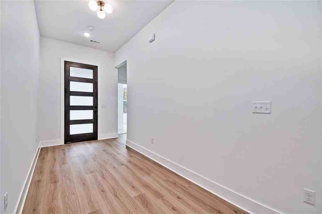 1 Hemel Ln - Photo 2 of 18