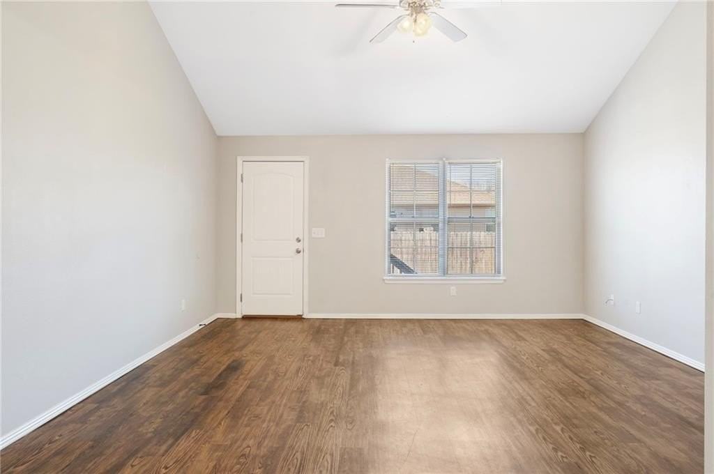 103 Foxglove St - Photo 2 of 19