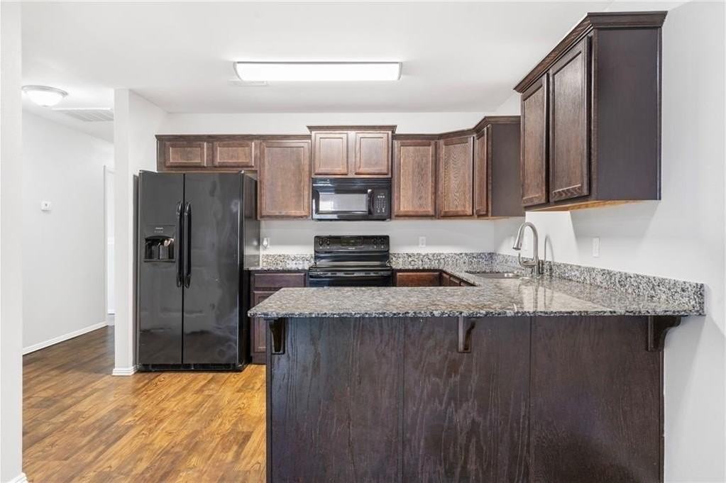 103 Foxglove St - Photo 6 of 19