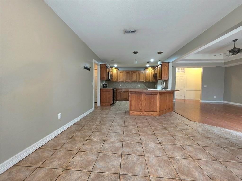 4401 Summerfield Cir - Photo 6 of 18