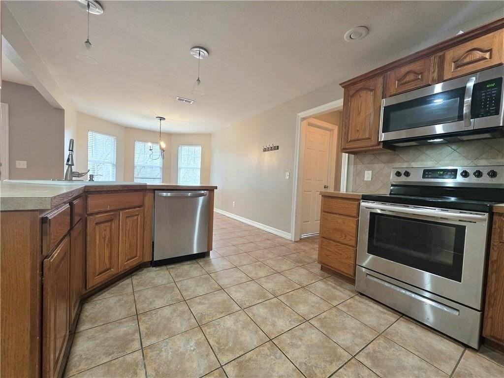 4401 Summerfield Cir - Photo 7 of 18