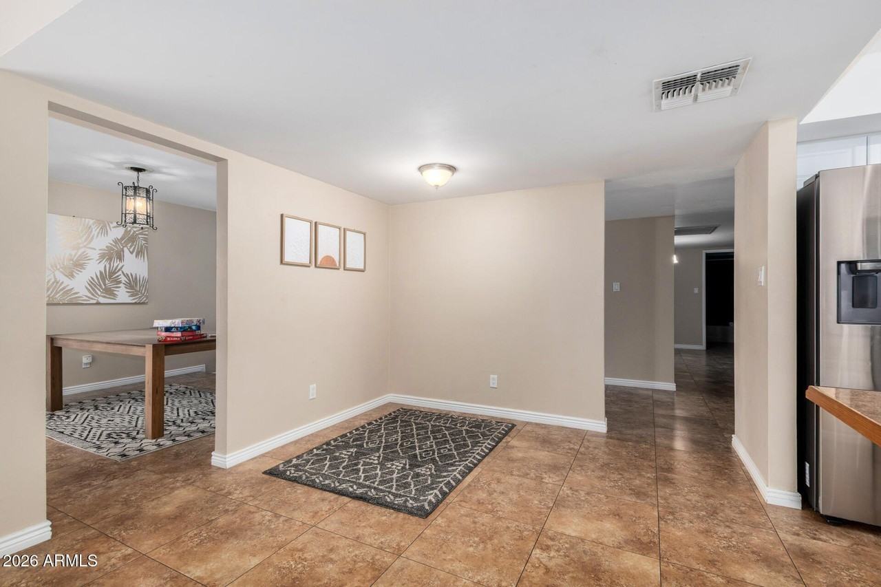 2424 W Portobello Ave - Photo 3 of 27