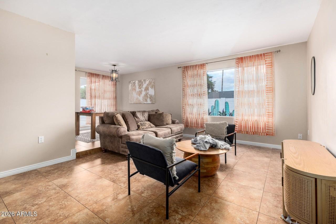 2424 W Portobello Ave - Photo 6 of 27