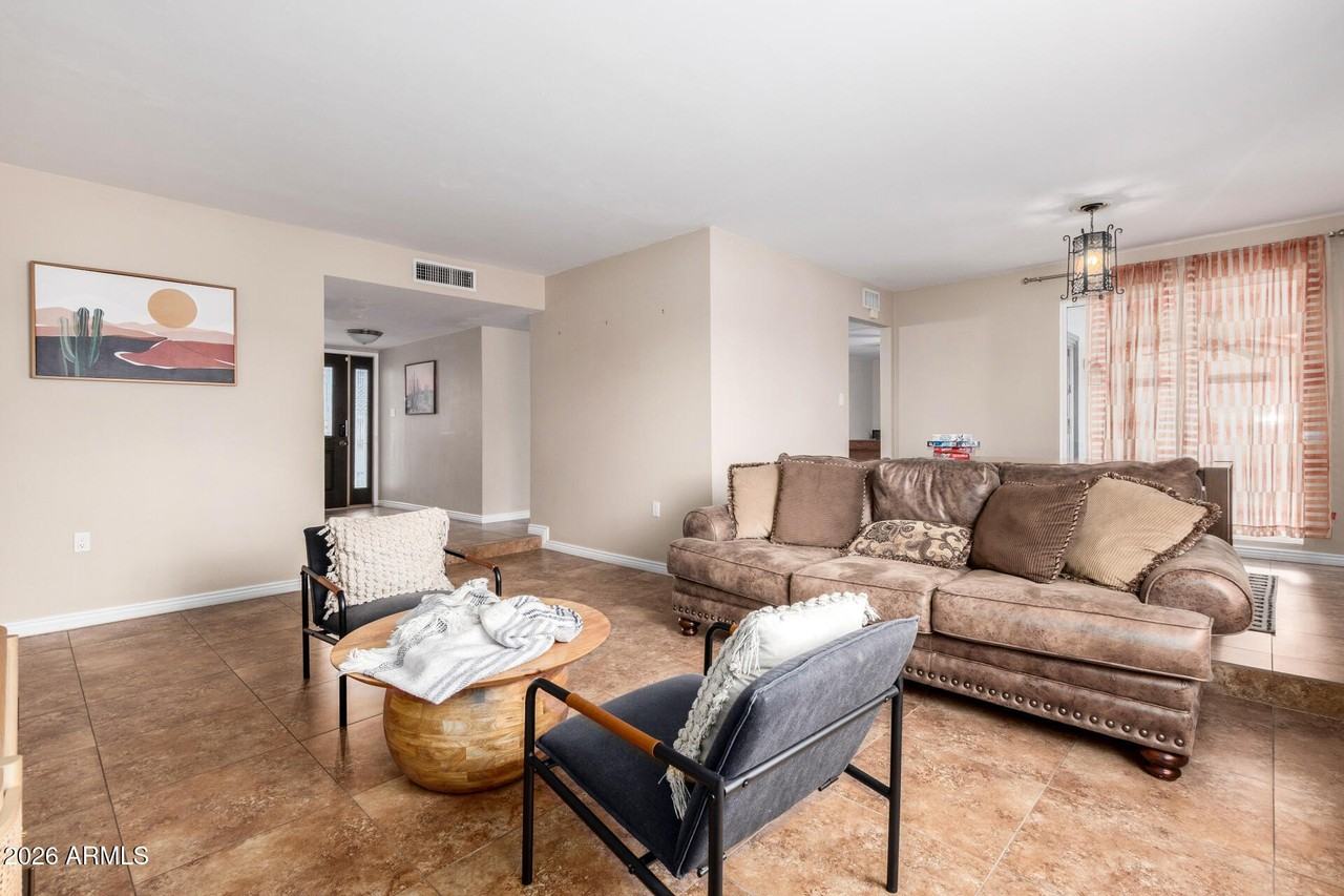 2424 W Portobello Ave - Photo 7 of 27