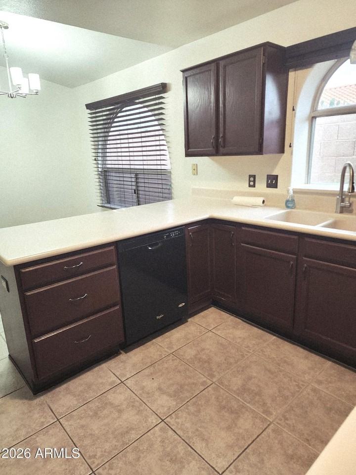 7545 W Kerry Ln - Photo 6 of 18