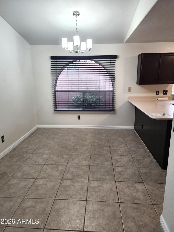 7545 W Kerry Ln - Photo 7 of 18