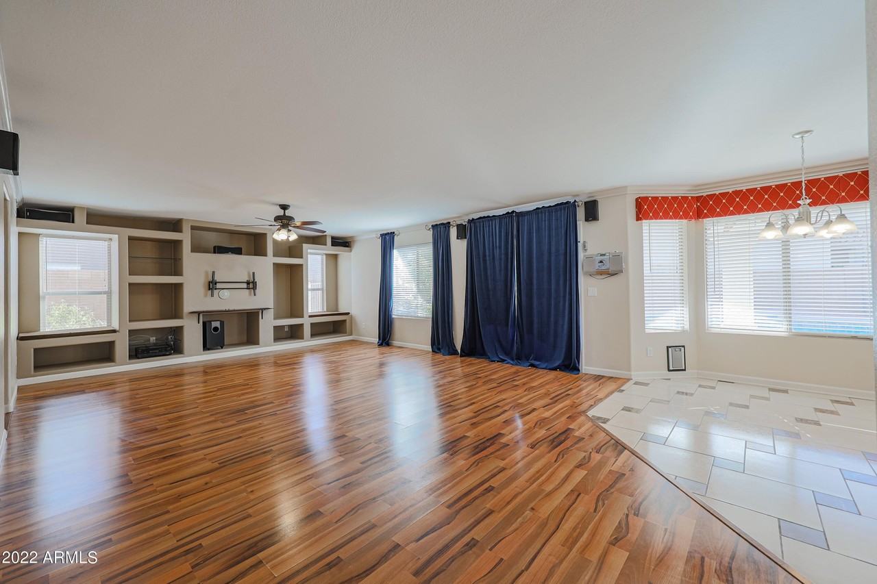 16146 N 158th Ave - Photo 5 of 50