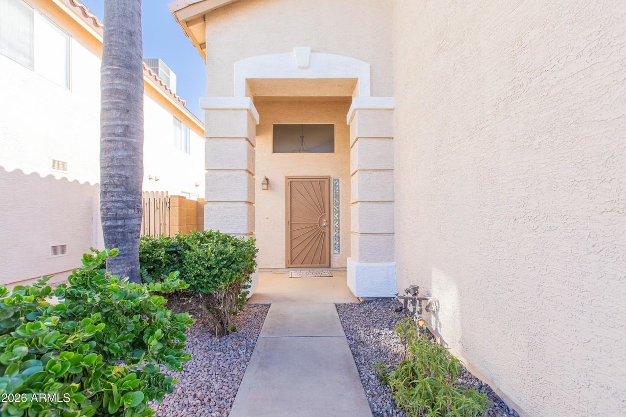 18623 N 39th Way - Photo 4 of 38