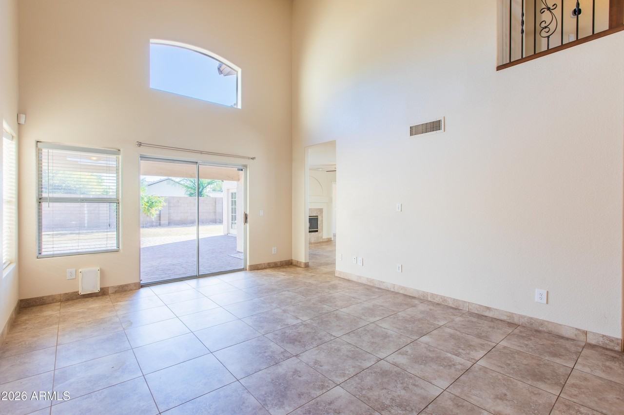 18623 N 39th Way - Photo 5 of 38