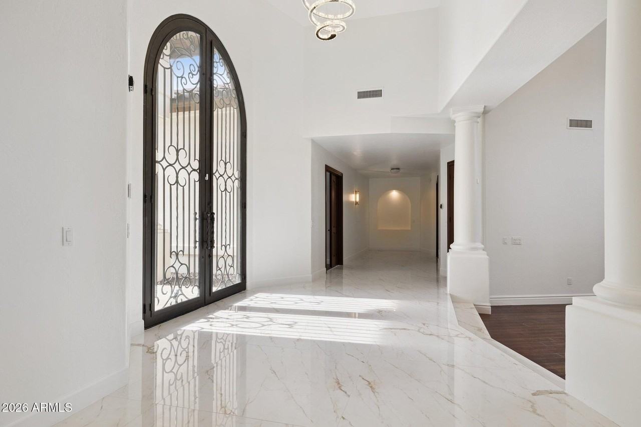 8303 N 61st Pl - Photo 7 of 50